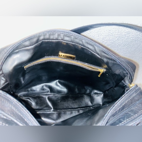 Mario Valentino Messenger/Crossbody Bag - Picture 10 of 13